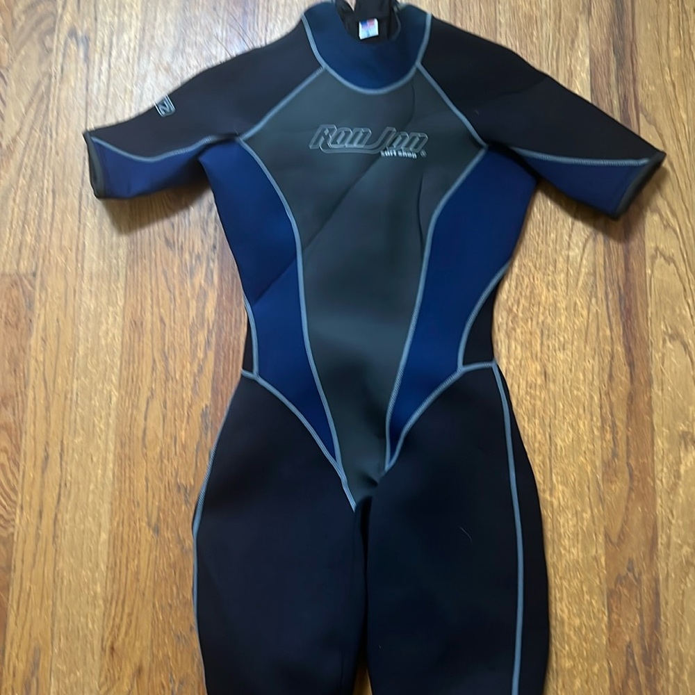 Woman’s Ron Jon surf wet suit sz 8 used once